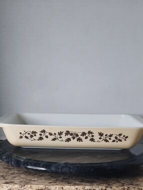 Pyrex Golden Acorn Space Saver